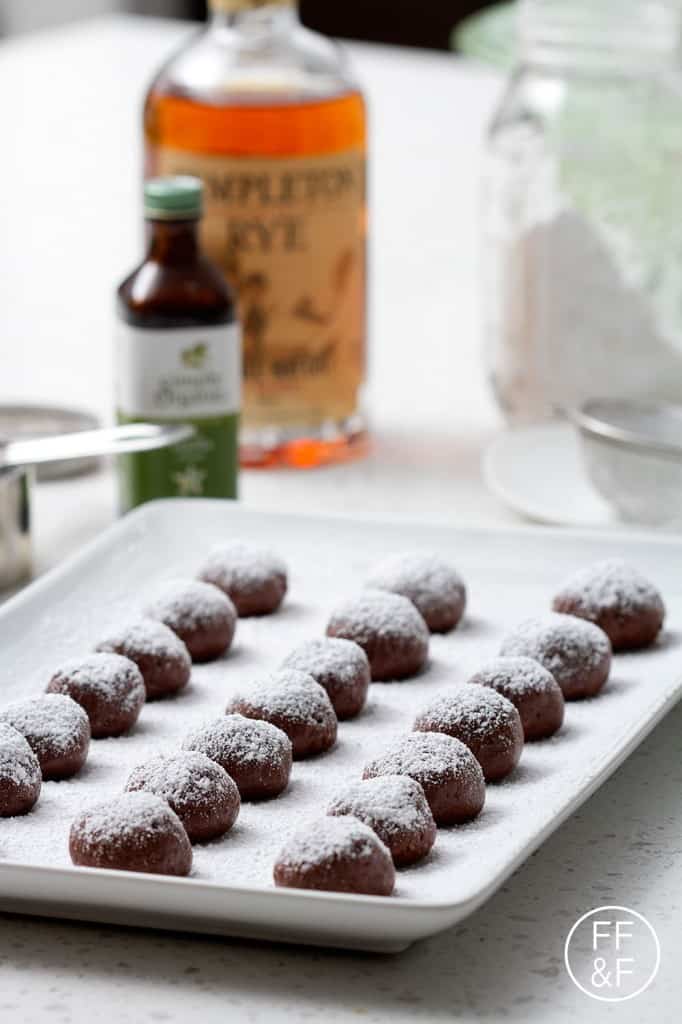 whiskey truffles by foodfashionandfun.com