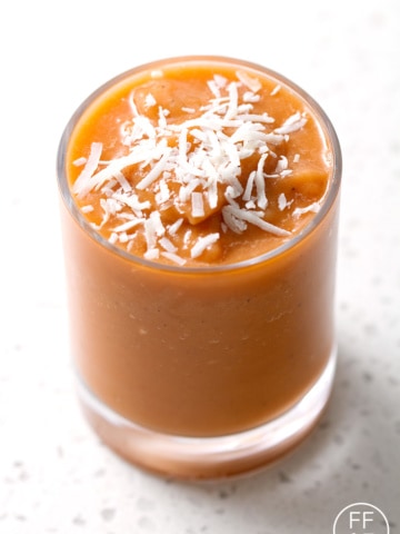 Carrot Cake Smoothie. It's made with carrot juice and no sugar so it's super healthy.