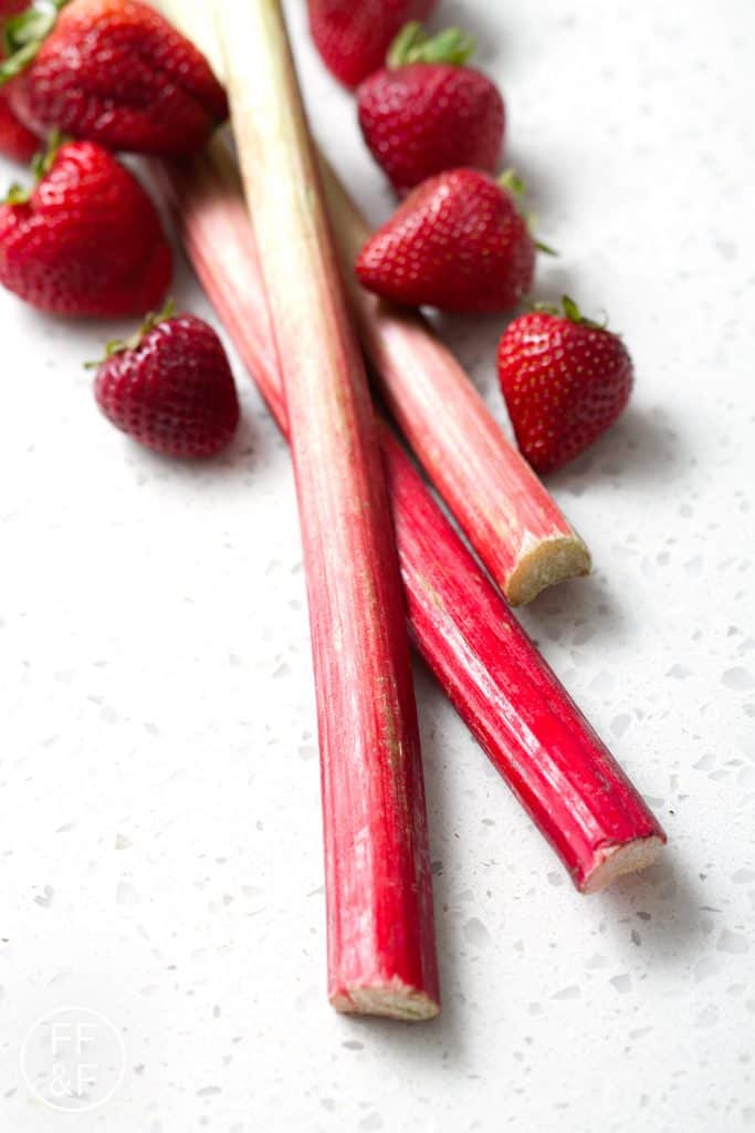 Strawberry Rhubarb Crumble Bars