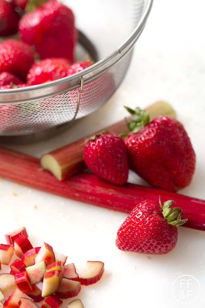 Strawberry Rhubarb Crumble Bars