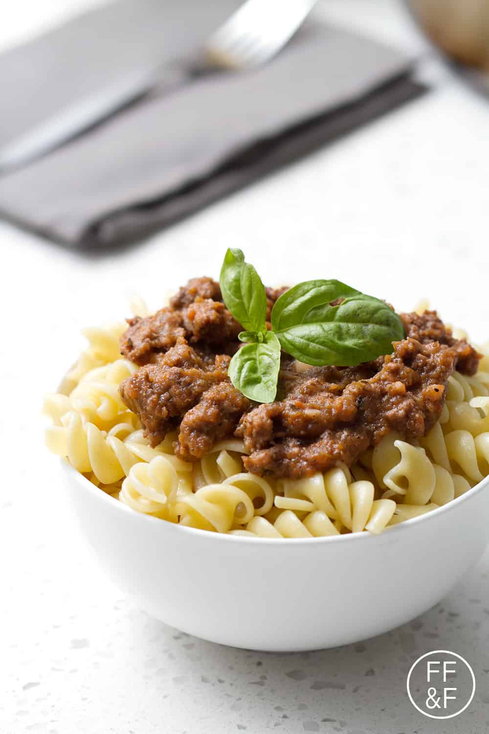 A tomato-less nomato sauce made of fresh veggies mixed with ground beef to create a not-so-classic Nomato Bolonese. This recipe is allergy friendly (gluten, dairy, shellfish, nut, egg, and soy free) and suits the autoimmune protocol diet.