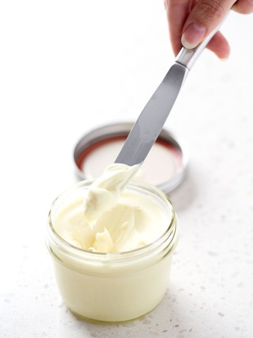 knife in egg free mayo