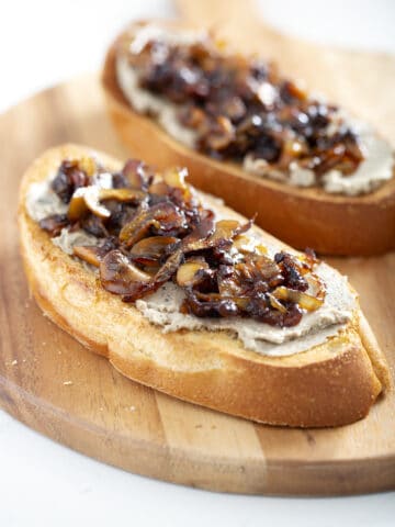 toast with pate and caramelized onions and mushrooms