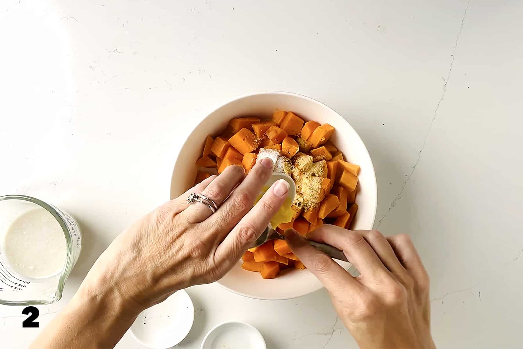 adding ingredients into oiled sweet potatoes