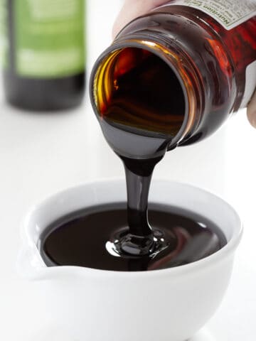 pouring molasses from jar to bowl